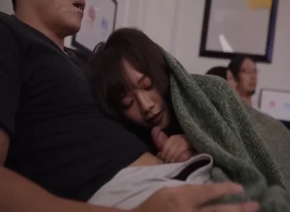 Cô em họ tinh nghịch làm tôi không nỡ dứt ra