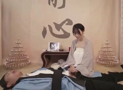 Vị nữ tu xinh đẹp nhìn thấy vị đạo sĩ bị thương