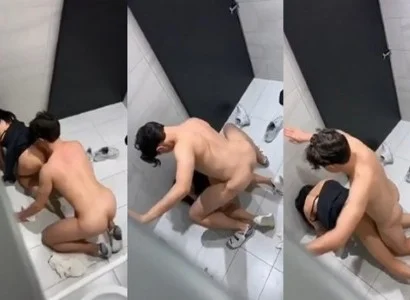 Cặp đang quan hệ quan hệ trong nhà vệ sinh và bị ghi lại